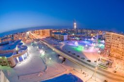 Центр города Новый Уренгой, Городская площадь. © http://www.newurengoy.ru/photo/0-0/268_leningrads.jpg.