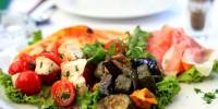 Цены на питание на Санторини: что попробовать в Греции, сколько стоит еда в супермаркетах, кафе и ресторанах