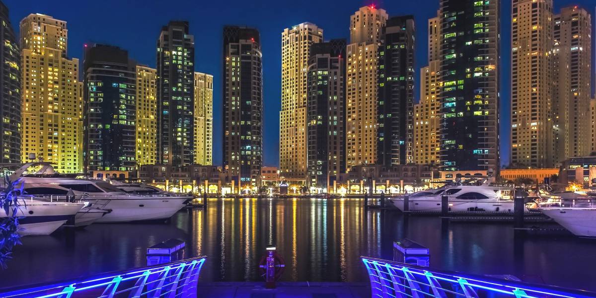 3 варианта как забронировать номер в отеле или арендовать квартиру в Дубае, Абу-Даби и Шардже.