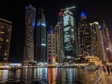 Прогулочная набережная Dubai Marina Walk. © by columbista.com. Дата: 15.09.2019